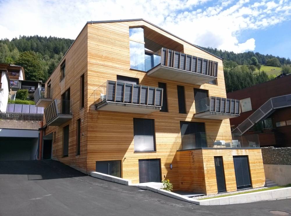 Mehrfamilienhaus 1